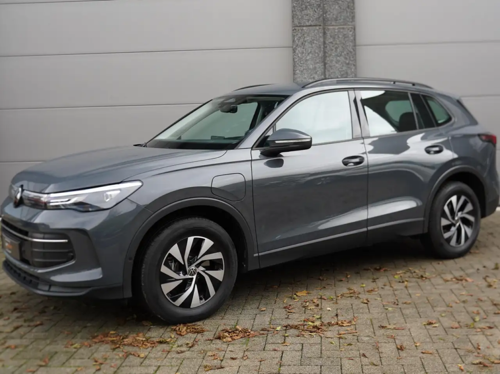 Volkswagen  Tiguan PHEV 1.5 eHybrid * CAMERA / DODEHOEK / SFEERVERL *