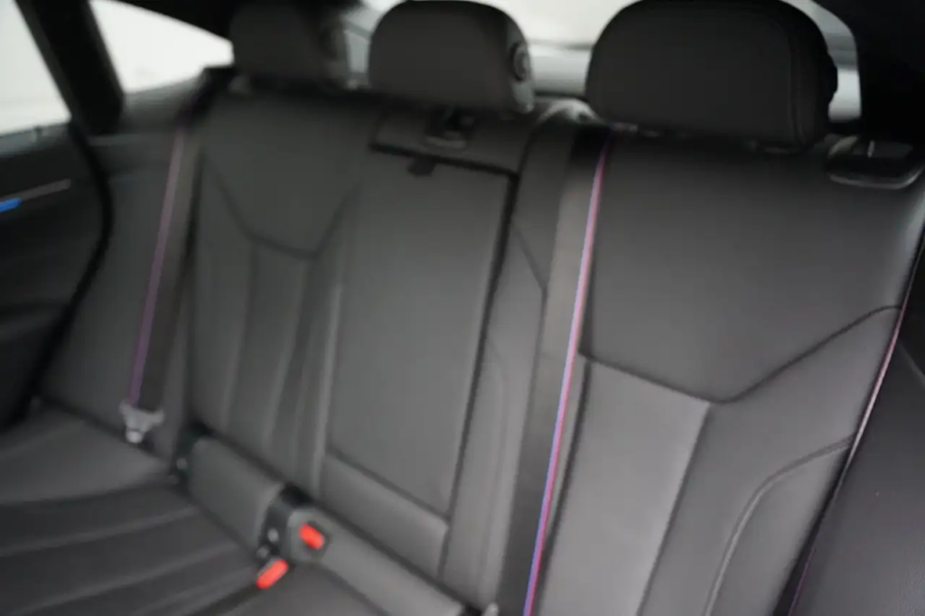 BMW  i4 GERESERVEERD / RESERVE