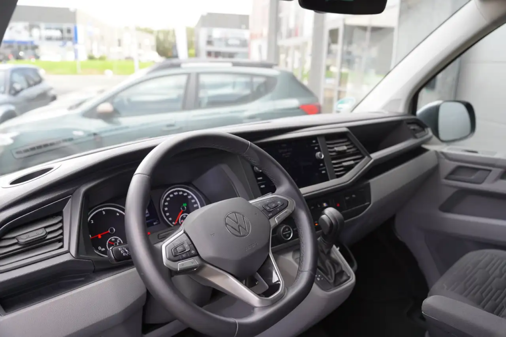 Volkswagen  T6.1 Caravelle 2.0 TDi Comfort. 8pl. DSG/LONG CHASSIS/APPLE/ANDRO