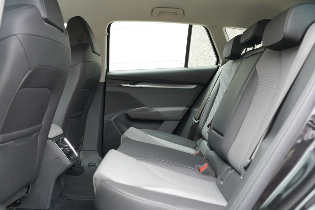 Skoda  Enyaq 60 *CARPLAY / CAMERA / CRUISE / SFEERVERLICHTING*