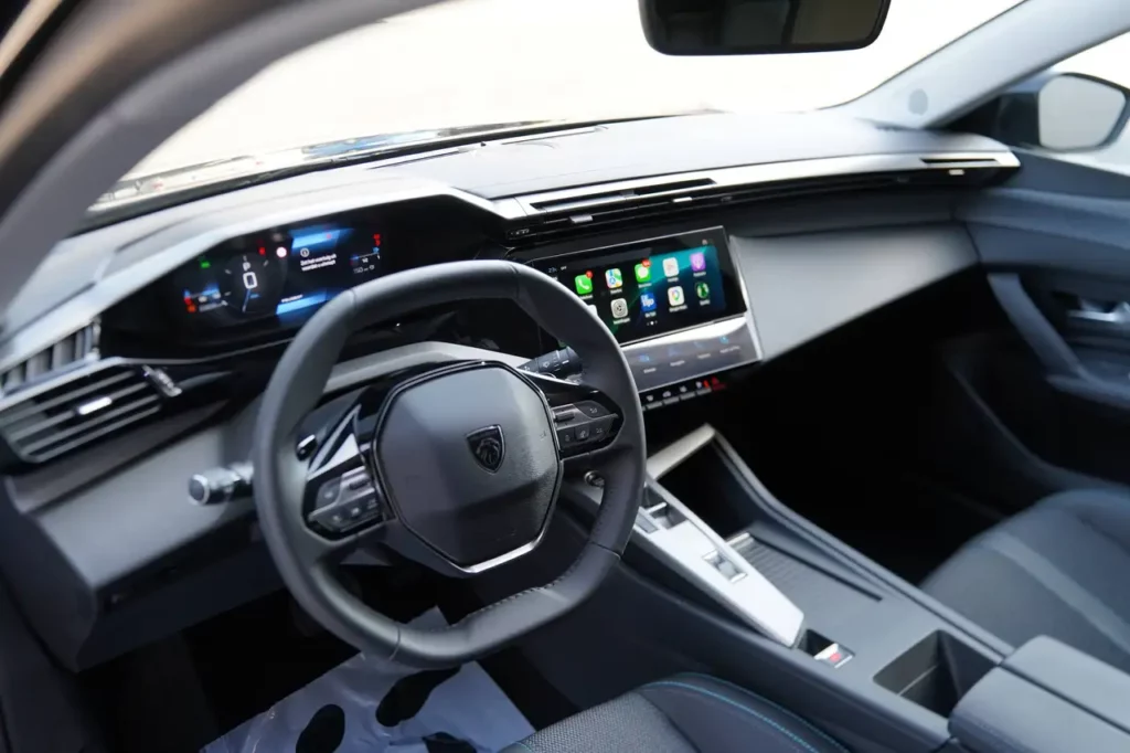 Peugeot 408 Allure HYBRID e-DSC * 360 / ADAPTIEVE CRUISE / DRAADLOZE APPLE CARPLAY & ANDROID AUTO / DODEOEK / KEYLESS *
