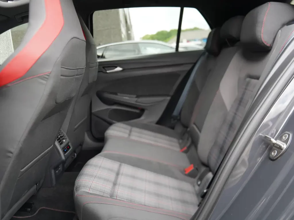 Volkswagen Golf GTI 2.0 TSI GTI * PANO / CAMERA / ZETELVERWARMING / STUURVERWARMING / DRAADLOZE APPLE CARPLAY & ANDROID AUTO / SFEERVERL *