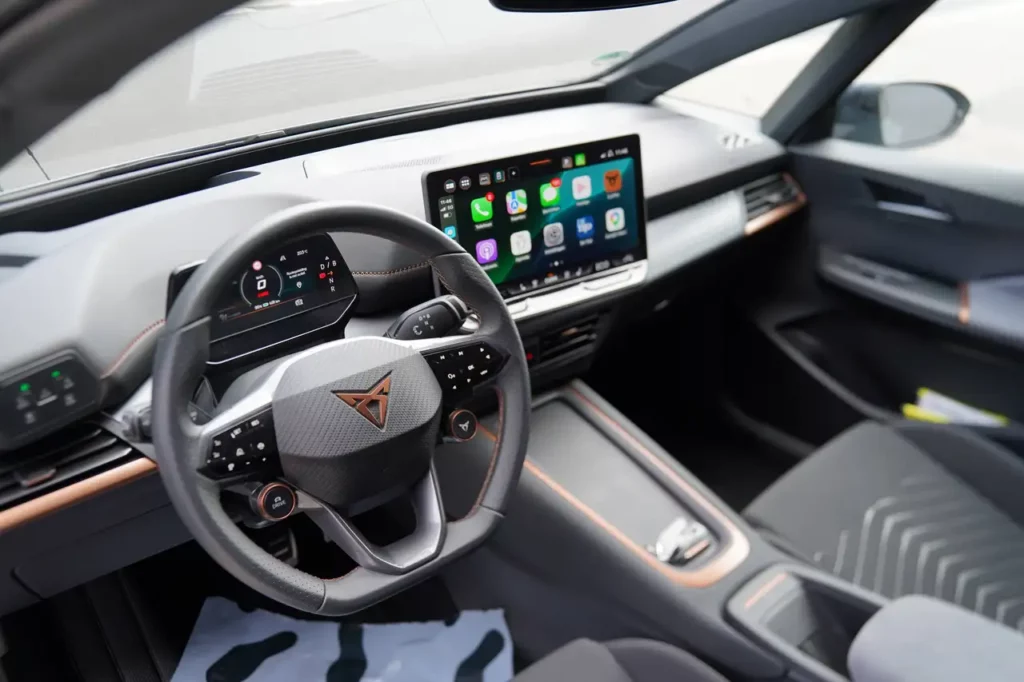 CUPRA Born 82 kWh MODEL 2025 *WARMTEPOMP / HEAD-UP / CAMERA / SFEERVERLICHTING / ZETELVERWARMING / STUURVERWARMING / KEYLESS / NAVI*