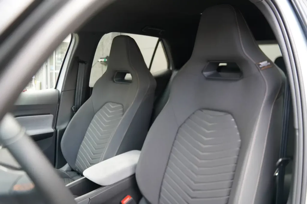 CUPRA Born 82 kWh MODEL 2025 *WARMTEPOMP / HEAD-UP / CAMERA / SFEERVERLICHTING / ZETELVERWARMING / STUURVERWARMING / KEYLESS / NAVI*