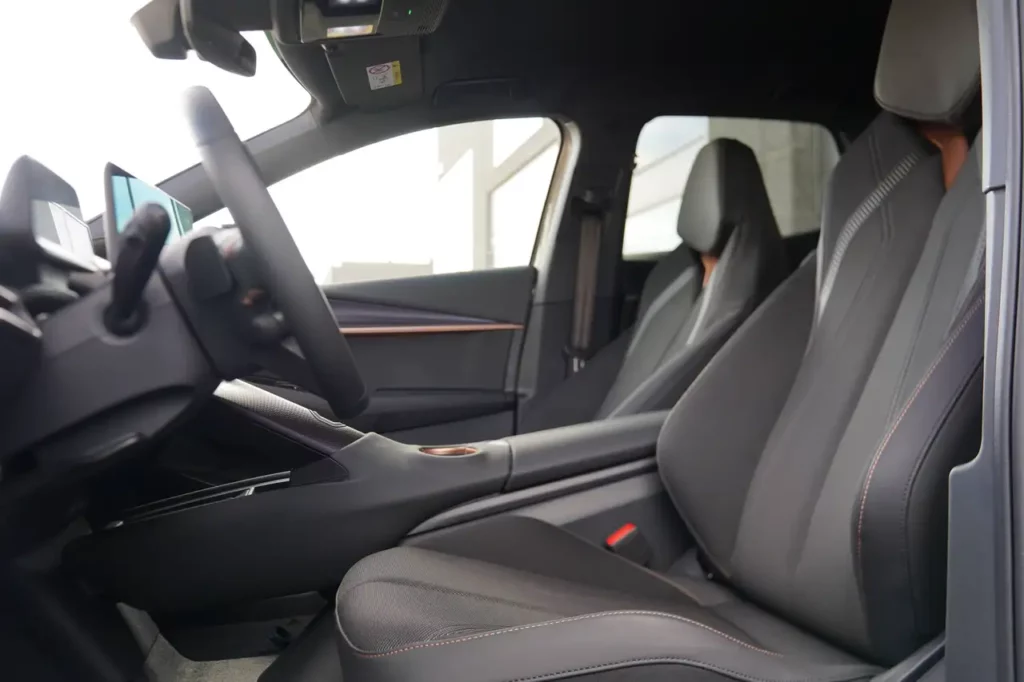 CUPRA Tavascan 82 kWh  * WARMTEPOMP / CAMERA / ELEKTRISCHE KOFFER / ZETELVERWARMING / STUURVERWARMING / DODEHOEK / SFEERVERLICHTING *
