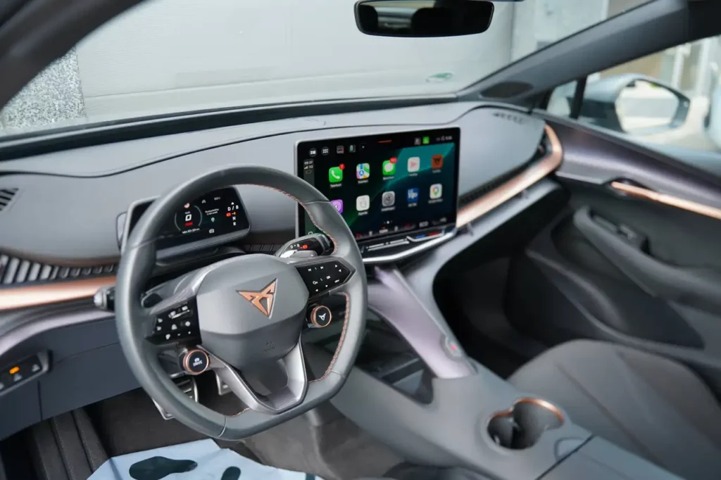 CUPRA Tavascan 82 kWh  * WARMTEPOMP / CAMERA / ELEKTRISCHE KOFFER / ZETELVERWARMING / STUURVERWARMING / DODEHOEK / SFEERVERLICHTING *