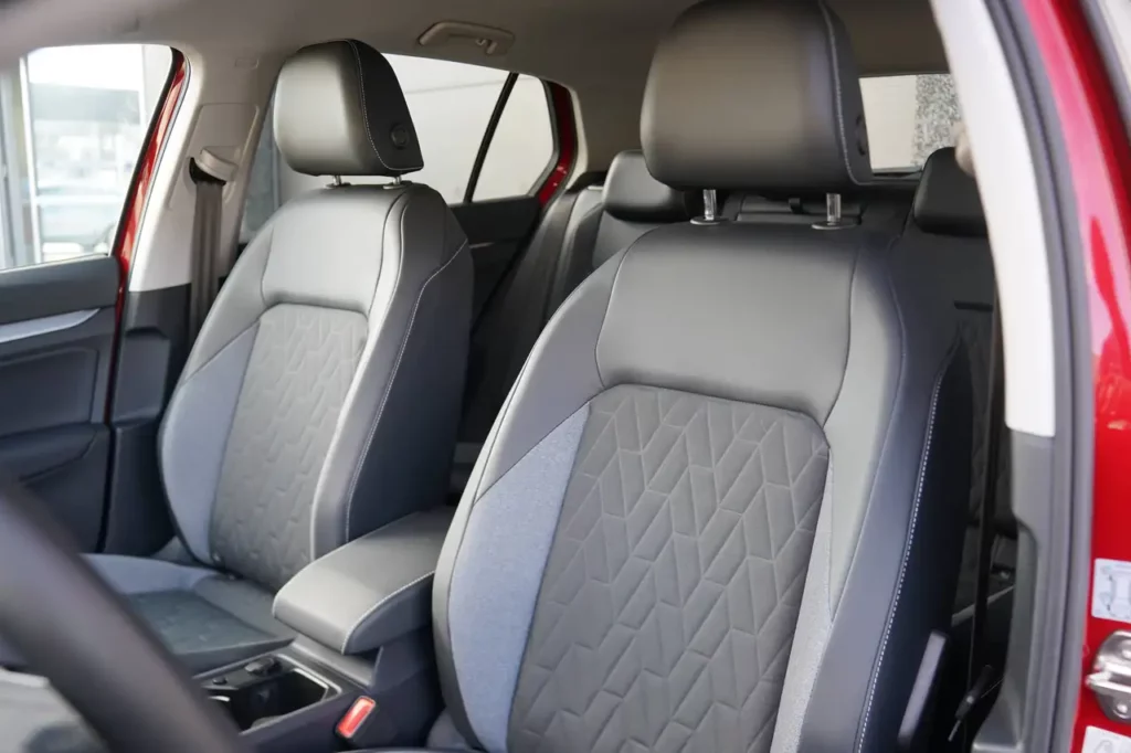 Volkswagen Golf 1.5 eTSI Goal DSG VERLENGDE FABRIEKSGARANTIE 10/2029 *MODEL 2025/HALFLEDER/SFEERVERLICHTING/ACC/DODEHOEK/ZETELVERWARMING*