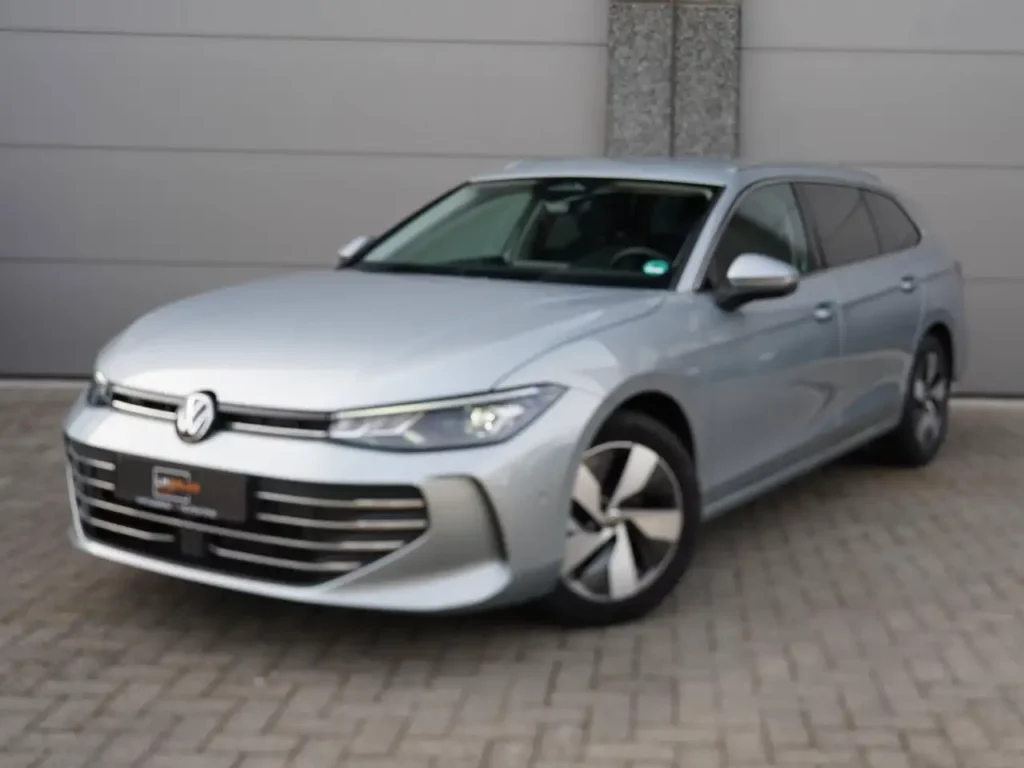 Volkswagen Passat Variant Variant 1.5eTSI DSG *MASSAGE / TREKHAAK / 360 / ALCANTARA / ZETELVERWARMING / DRAADLOZE CARPLAY & ANDROID AUTO /DODEHOEK*