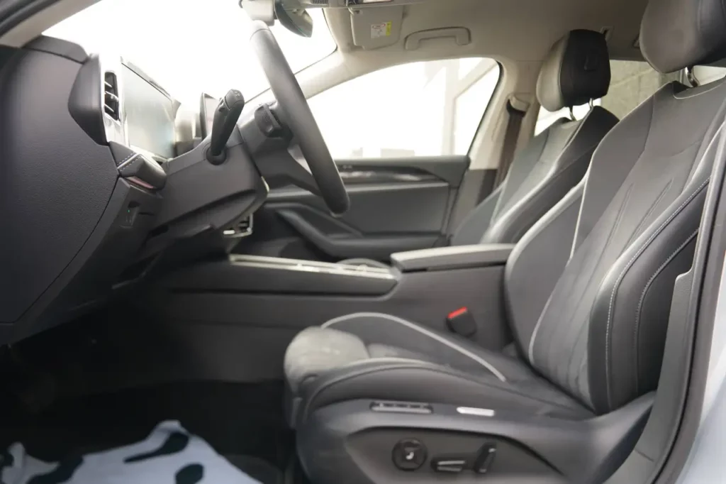 Volkswagen Passat Variant Variant 1.5eTSI DSG *MASSAGE / TREKHAAK / 360 / ALCANTARA / ZETELVERWARMING / DRAADLOZE CARPLAY & ANDROID AUTO /DODEHOEK*