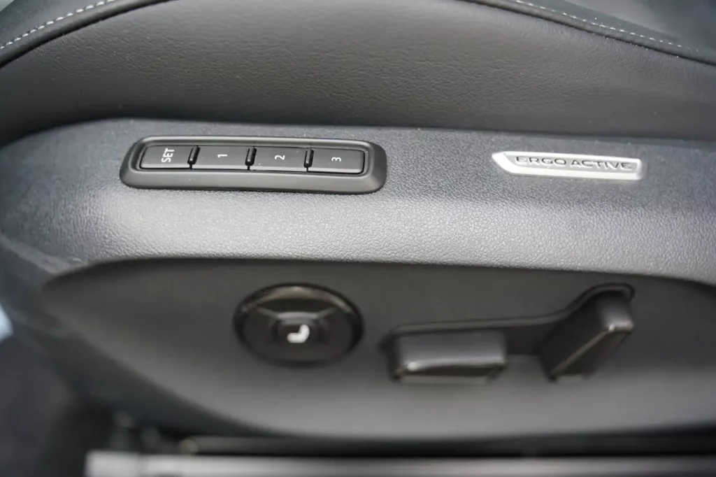 Volkswagen Passat Variant Variant 1.5eTSI DSG *MASSAGE / TREKHAAK / 360 / ALCANTARA / ZETELVERWARMING / DRAADLOZE CARPLAY & ANDROID AUTO /DODEHOEK*