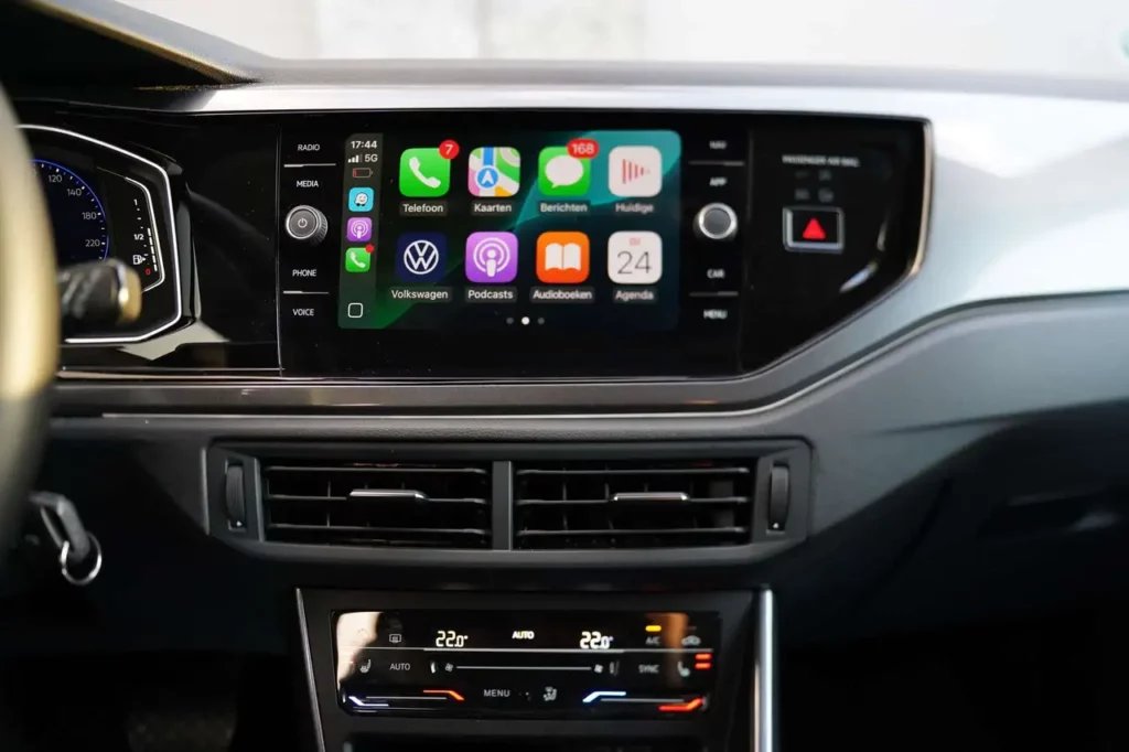 Volkswagen Polo 1.0 TSI DSG Style * IQ LIGHT / ADAPTIEVE CRUISE CONTROL / ZETELVERWARMING / SPORTZETELS / DRAADLOZE APPLE CARPLAY *
