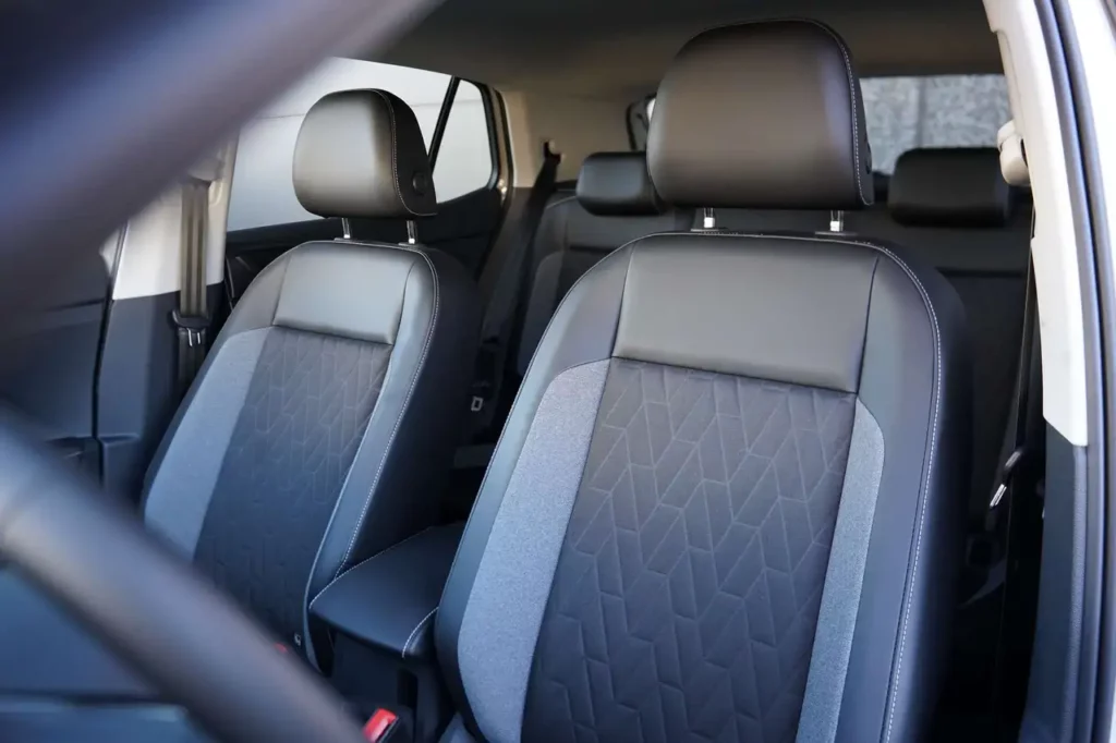Volkswagen T-Cross FABRIEKSGARANTIE 03/2030 *ZETELVERWARMING / CAMERA / ADAPTIEVE CRUISE CONTROL / DRAADLOOS LADEN / CARPLAY / HALFLEDER *